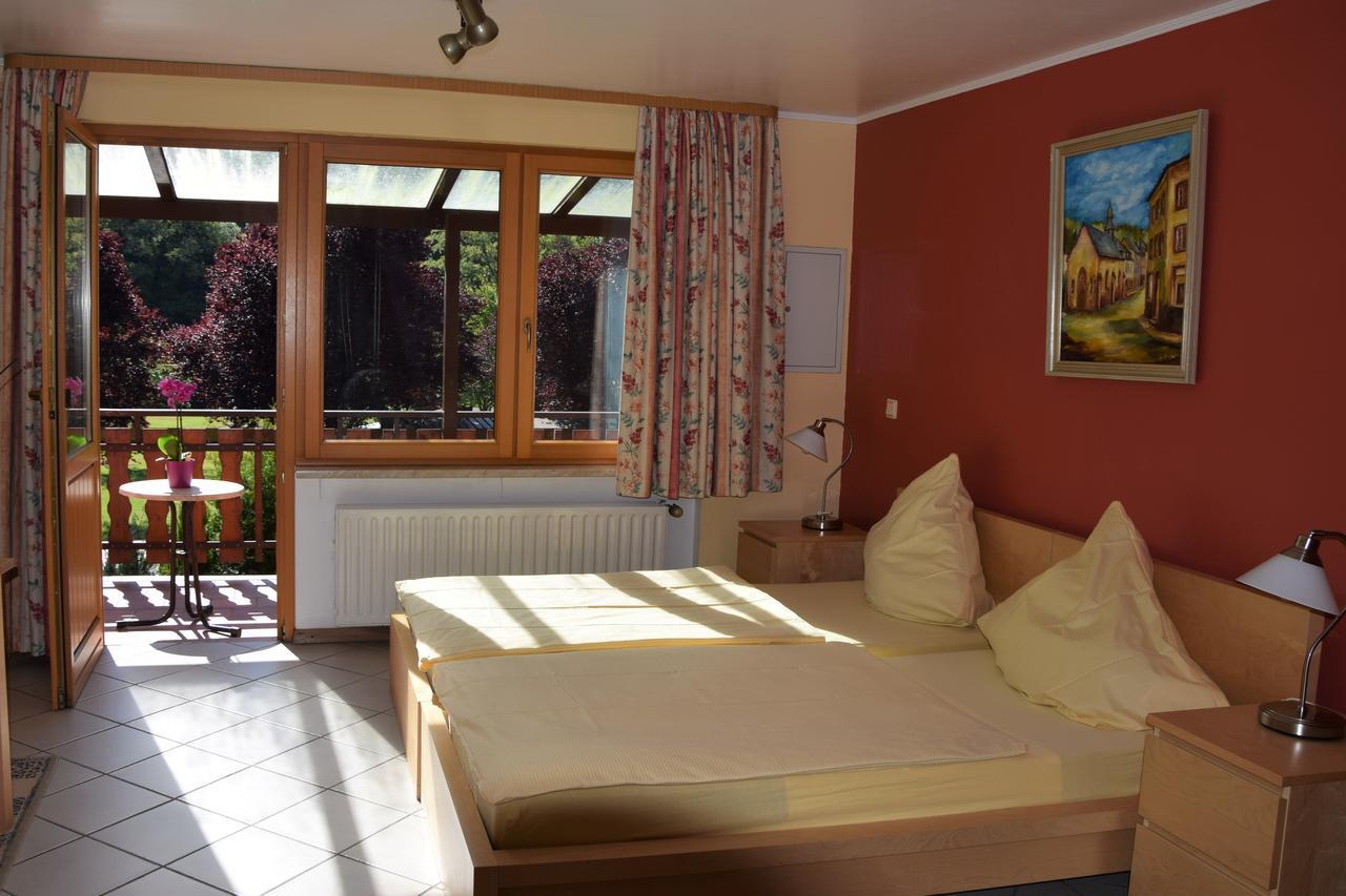 Camping De L'Our Appartements Vianden Bagian luar foto